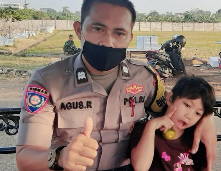 bhabinkamtibmas polsek kembangan revolusinews bhabinkamtibmas polsek kembangan revolusinews