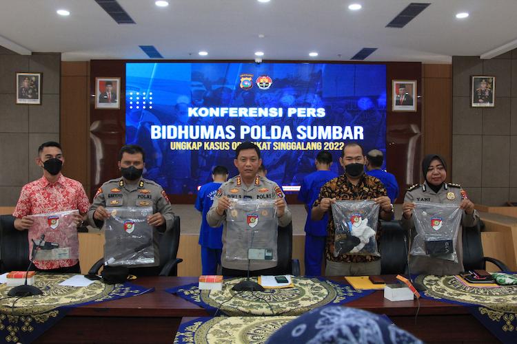 polda sumbar revolusinews