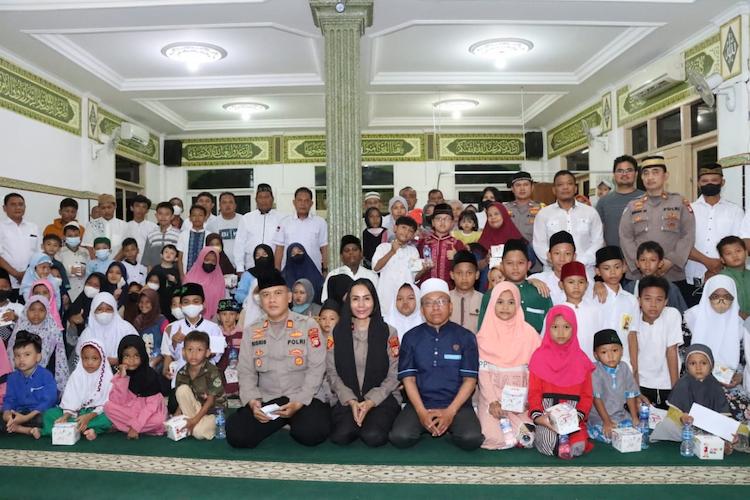 santunan anak yatim revolusinews santunan anak yatim revolusinews