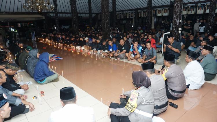 supporter sepak bola revolusinews