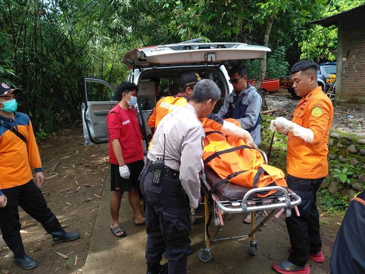warga temukan mayat revolusinews warga temukan mayat revolusinews