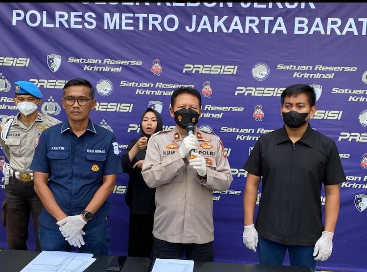 spesialis pencurian spion revolusinews revolusi news