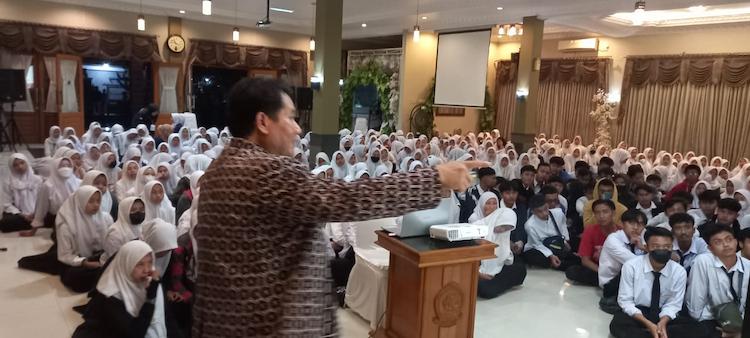 dede farhan aulawi revolusinews revolusi news 2022 12 13t172214.737