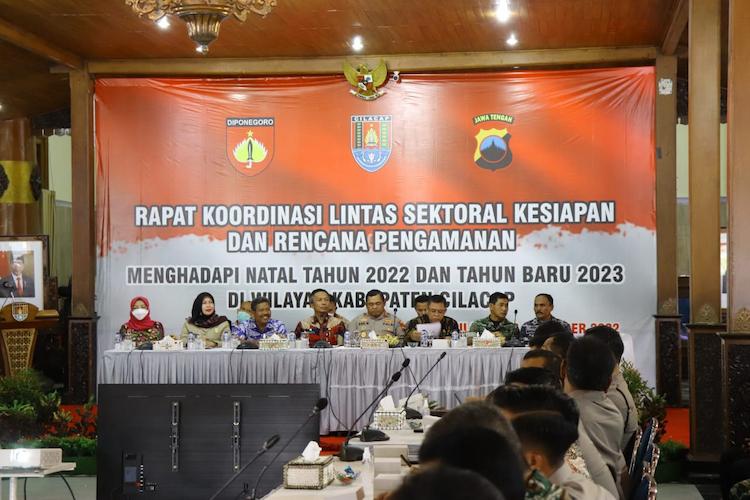 natal dan tahun baru cilacap revolusinews revolusi news natal dan tahun baru cilacap revolusinews revolusi news