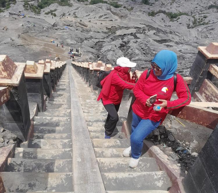 prawita genppari ke wisata gunung bromo revolusinews revolusi news
