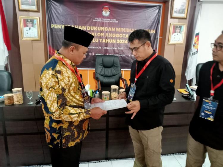 anak petani kalbar maju ke dpd ri revolusinews revolusi news anak petani kalbar maju ke dpd ri revolusinews revolusi news