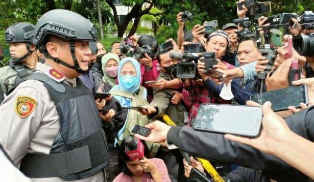 bom bunuh diri di polsek astanaanyar bandung revolusinews revolusi news 2022 12 07t174305.422 bom bunuh diri di polsek astanaanyar bandung revolusinews revolusi news 2022 12 07t174305.422