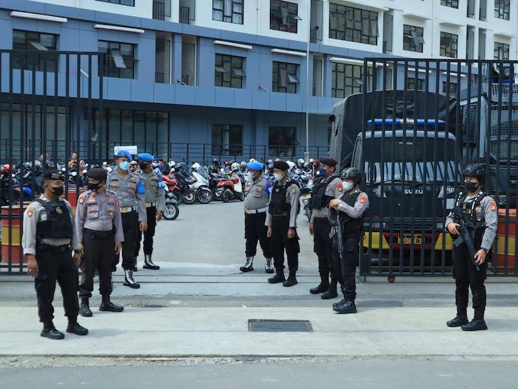 bom bunuh diri di polsek astanaanyar bandung revolusinews revolusi news 2022 12 07t174352.576 bom bunuh diri di polsek astanaanyar bandung revolusinews revolusi news 2022 12 07t174352.576