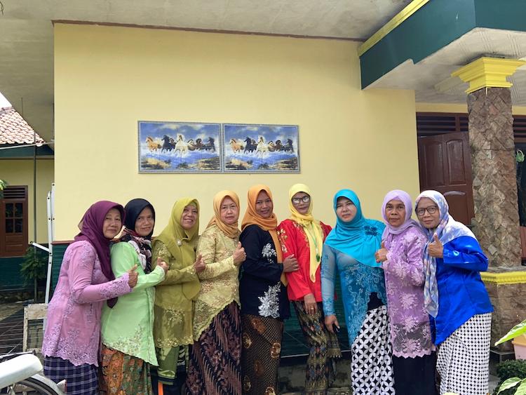 hari ibu senam lansia dusun rawakeling revolusinews revolusi news