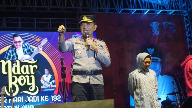 penonton konser ndarboy genk revolusinews revolusi news penonton konser ndarboy genk revolusinews revolusi news