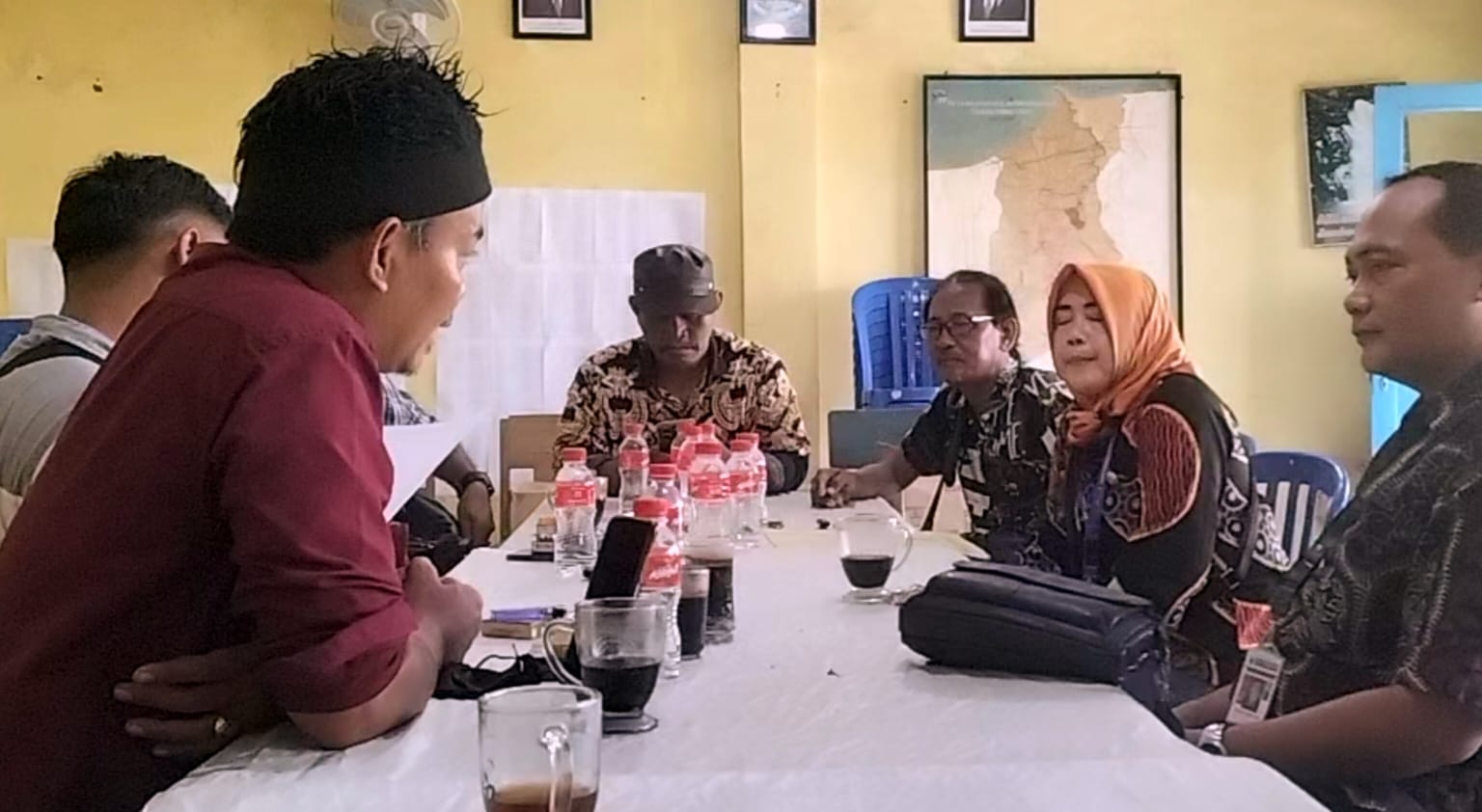 Tim Humas RSUD Pemalang saat konferensi pers di ruang pertemuan Sekretariat (DKP) Dewan Kesenian Pemalang, Rabu siang 3 Juli 2024. (Foto : Markus RNews) Tim Humas RSUD Pemalang saat konferensi pers di ruang pertemuan Sekretariat (DKP) Dewan Kesenian Pemalang, Rabu siang 3 Juli 2024. (Foto : Markus RNews)