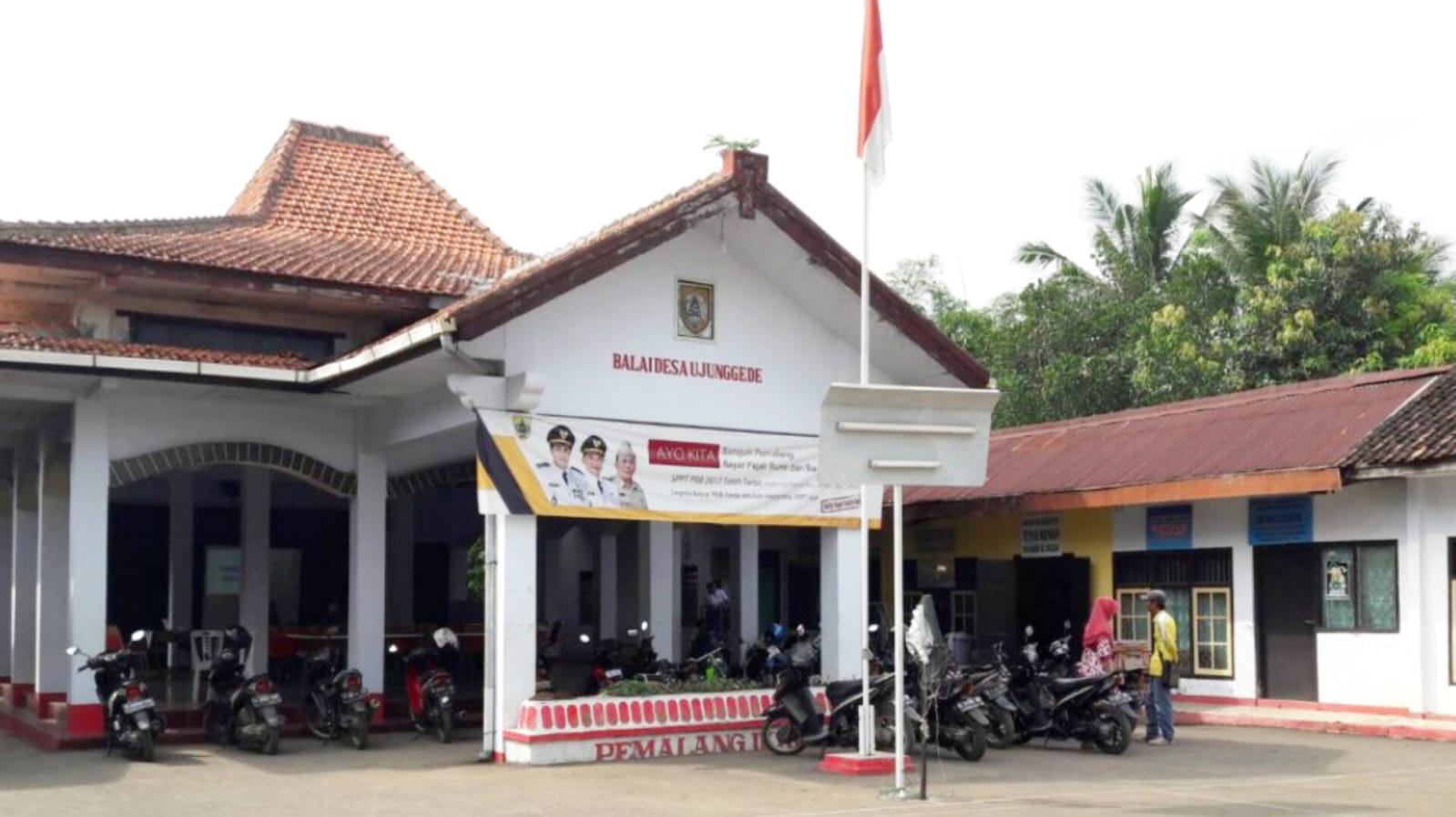 Warga dan tokoh agama mengadakan rapat bersama Muspika Ampelgading dan Kepala Desa di Kantor Ujung Gede pada Kamis (4/7/2024). (Foto : Rae Kusnanto RNews) Warga dan tokoh agama mengadakan rapat bersama Muspika Ampelgading dan Kepala Desa di Kantor Ujung Gede pada Kamis (4/7/2024). (Foto : Rae Kusnanto RNews)