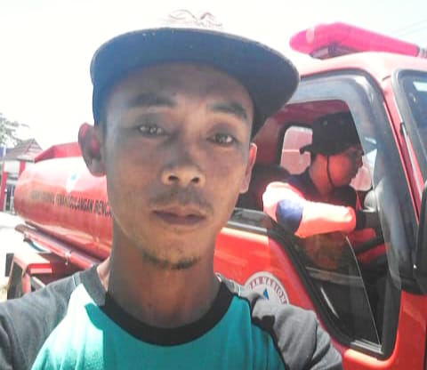 Wagiyo, warga RT 07/RW 07 Grumbul Karang Sempu Desa Ujungmanik, Kecamatan Kawunganten, Kabupaten Cilacap saat diwawancarai. (Foto : Tunjang Drs RNews)