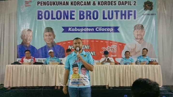 Pengukuhan Korcam dan Kordes Dapil 2 oleh Bos Rio Aditiya Kordinator Bolone Bro Luthfi Kabupaten Cilacap. (Foto : Tunjang Drs RNews) Pengukuhan Korcam dan Kordes Dapil 2 oleh Bos Rio Aditiya Kordinator Bolone Bro Luthfi Kabupaten Cilacap. (Foto : Tunjang Drs RNews)