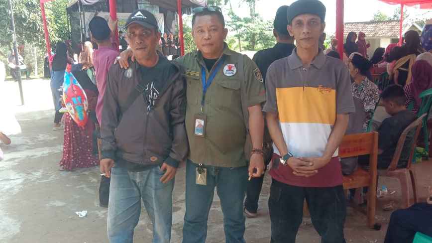 Foto bersama Wartawan Lebak, CS. Suteja di Cileles, Kabupaten Lebak, Banten.