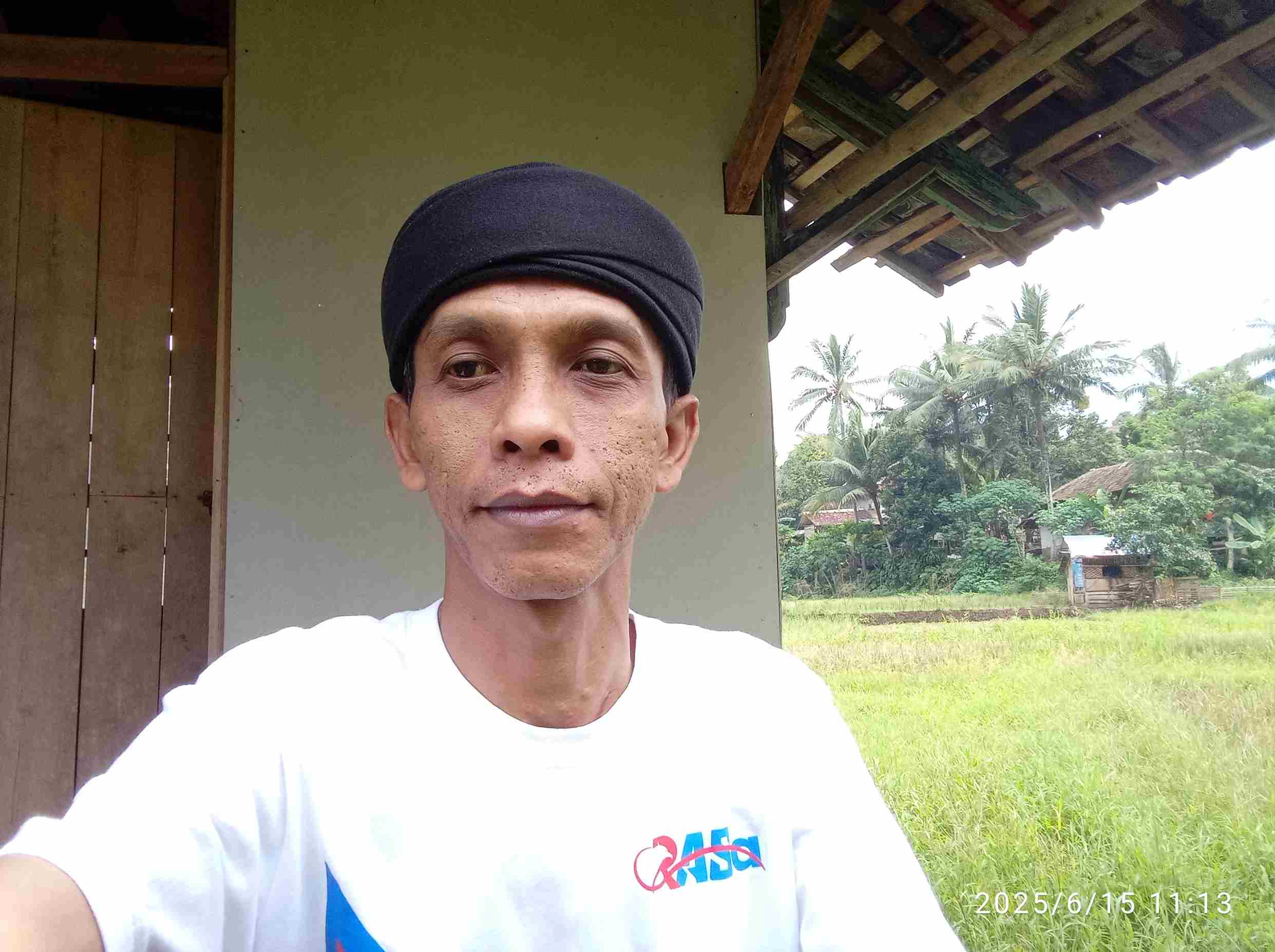 Rakyat Jelata, Joko Kusuma di Kumalirang, Kabupaten Pandeglang, Banten. (Dok. Revolusi News) Rakyat Jelata, Joko Kusuma di Kumalirang, Kabupaten Pandeglang, Banten. (Dok. Revolusi News)